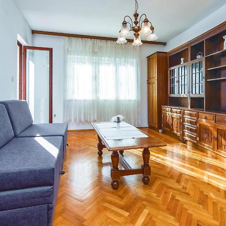 Lovely Apartment In Podstrana With Kitchen Экстерьер фото