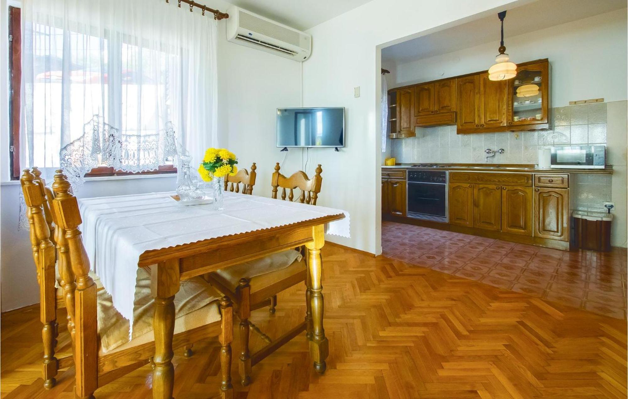 Lovely Apartment In Podstrana With Kitchen Экстерьер фото