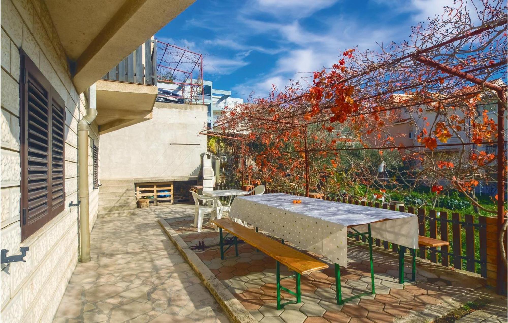 Lovely Apartment In Podstrana With Kitchen Экстерьер фото